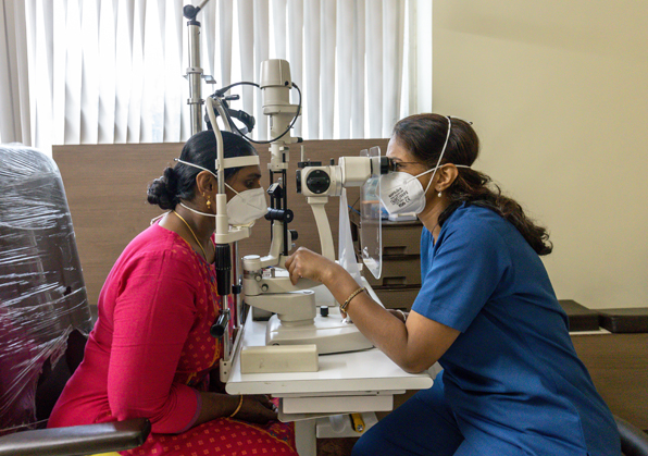 Slit lamp biomicroscopy